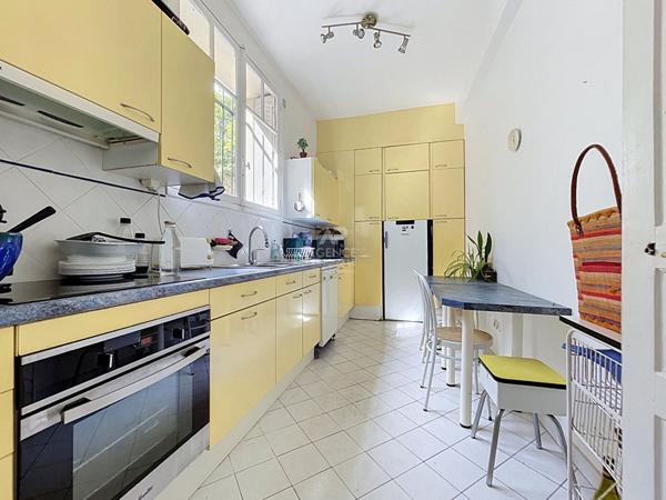 Maison de 8 pièces €1 278 225 ** - Référence 162088