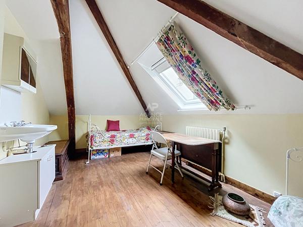 Maison de 8 pièces €1 278 225 ** - Référence 162088