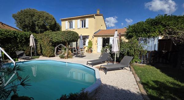 🏡 BSK IMMOBILIER – VALÉRIE BARBIERI vous propose à la vente, en exclusivité:

A Vidauban, charmant village provençal du Var, découvrez cette agréable maison entièrement rénovée entre 2022 et 2025, située au sein d’un quartier résidentiel calme et agréable, à proximité des commodités.
À environ 15 minutes à pied des commerces et services, cette maison offre un cadre de vie pratique et confortable, tout en permettant de profiter pleinement de la douceur de vivre provençale.
Au rez-de-chaussée, vous trouverez une entrée confortable avec placard puis vous découvrirez une belle pièce de vie composée d’un séjour et d’une salle à manger, ainsi qu’une cuisine indépendante avec son cellier attenant d'où vous pouvez accéder par le garage. Wc séparé.  
À l’étage, l’espace nuit propose 3 belles chambres, dont deux avec placards, ainsi qu’une salle d’eau et des WC séparé.
🌿 Côté extérieur, vous profiterez d’un jardin clos et joliment arboré, agrémenté d’une piscine semi-enterrée de 5 x 3 m au sel, d’une pergola et d’un arrosage automatique, à l'abris des regards.
⭐ Le véritable atout : un studio indépendant accolé à la maison, idéal pour recevoir famille et amis, créer un espace professionnel, envisager une location ou simplement disposer d’un espace totalement indépendant ou également créer une 4 ème chambre au rez-de-chaussée.
🚗 La propriété permet également de stationner jusqu’à 4 véhicules à l'intérieur et dispose d’un garage, ainsi que d’une borne de recharge pour véhicule électrique.
Belles prestations : 
✅ 3 chambres✅ Studio indépendant✅ Jardin clos et arboré✅ Piscine semi-enterrée 5 x 3 m au sel✅ Pergola✅ Garage✅ Stationnement jusqu’à 4 véhicules✅ Climatisation réversible dans toutes les pièces✅ Poêle à bois✅ Panneaux solaires✅ Borne de recharge électrique✅ Arrosage automatique✅ Tout-à-l’égout
📍 Un emplacement idéal : 
Vidauban bénéficie d’un accès rapide aux principaux axes routiers, avec l’autoroute A8 à proximité (à 15 mn) et la gare TGV des Arcs-Draguignan facilement accessible (à 10 mn). 
Vous pourrez ainsi profiter du calme d’un village provençal tout en restant à proximité des villes et du littoral.
✨ Une maison chaleureuse, fonctionnelle et parfaitement adaptée à une vie de famille, avec un véritable potentiel grâce à son studio indépendant.
📞 Une visite s’impose pour découvrir son environnement et ses nombreuses possibilités.
Visites possibles 7 jours sur 7, week-ends, dimanche et jours fériés sur rendez-vous.