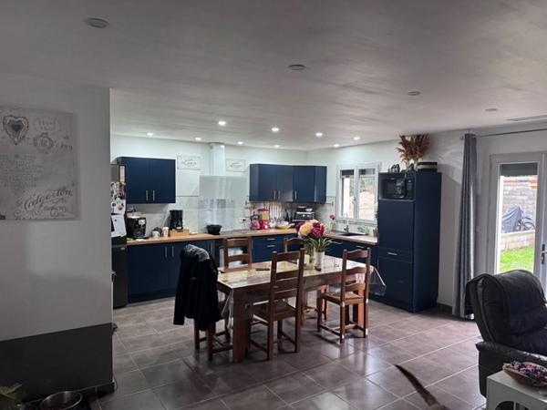 Villa plain-pied avec dépendances village tous commerces