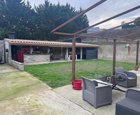 Villa plain-pied avec dépendances village tous commerces