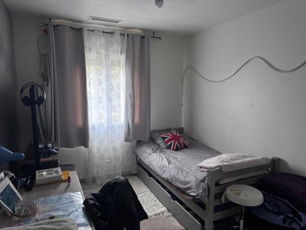 Villa plain-pied avec dépendances village tous commerces