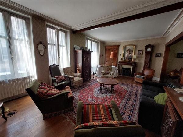 Maison à vendre |  Saint-Amand-Montrond |  6 pièces | 197 m²