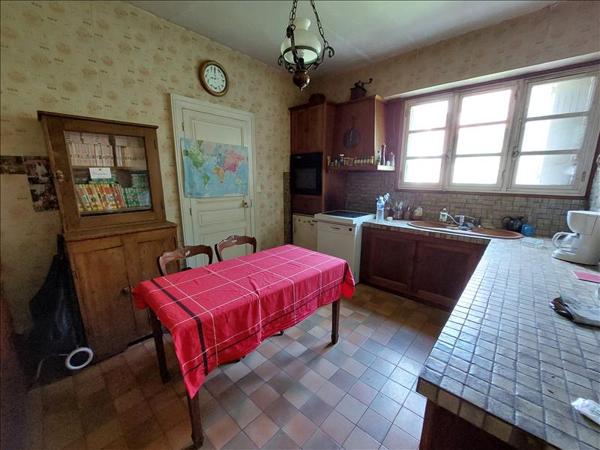 Maison à vendre |  Saint-Amand-Montrond |  6 pièces | 197 m²