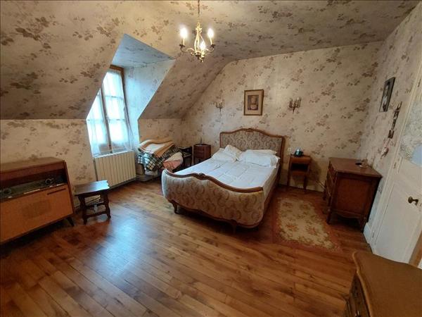 Maison à vendre |  Saint-Amand-Montrond |  6 pièces | 197 m²