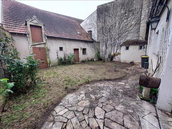 Maison à vendre |  Saint-Amand-Montrond |  6 pièces | 197 m²