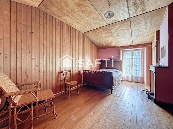 Maison de 160 m², 4 chambres, garage et atelier