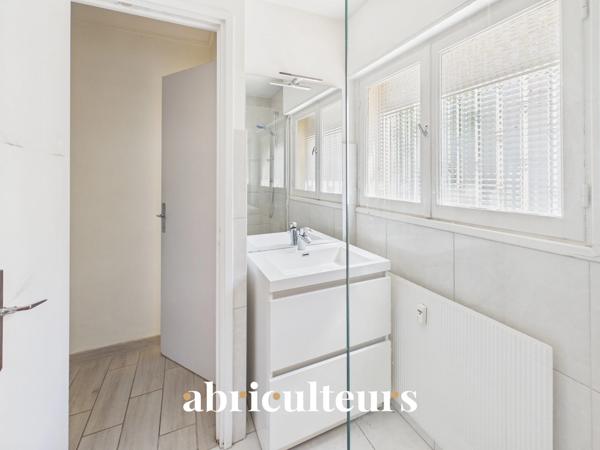 Agréable 2 pièces de 42 m² en rez-de-jardin avec terrasse et cave Le Cannet