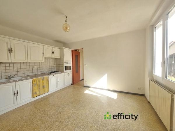 Maison
         4 pièces
        - 75 m² Exclusivité 160 000 € *