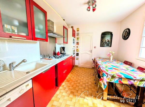 Maison190 m², 7 pièces, 4 chambres, piscine, garage 55m²