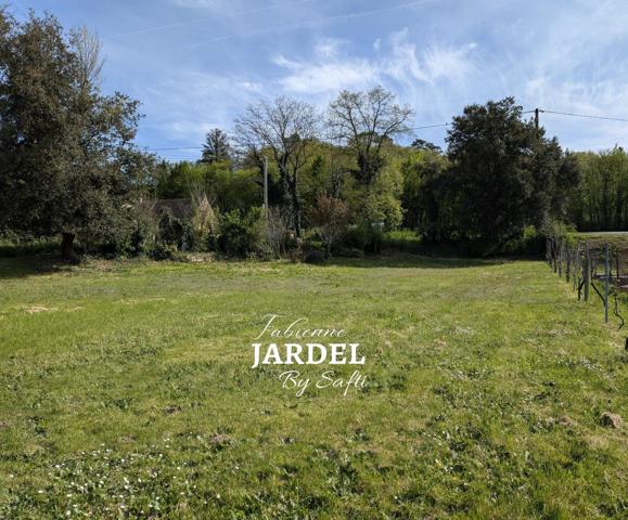 TERRAIN PROCHE DE LA VOIE VERTE ET DES COMMODITES
