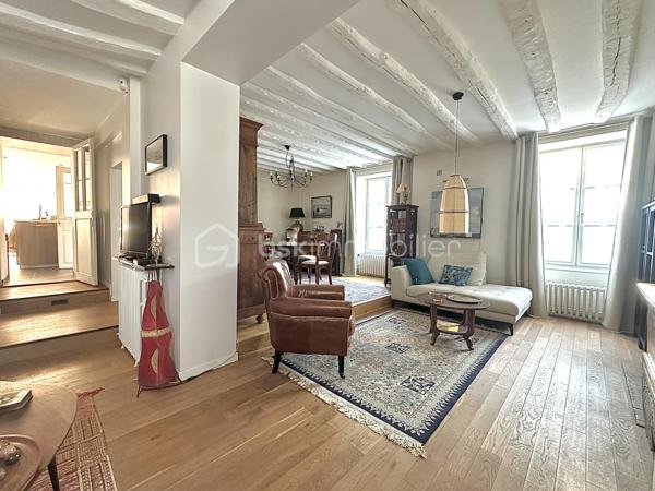 Nouveauté – Maison de charme 

Dès l’entrée, vous serez séduit par l’atmosphère chaleureuse et le caractère authentique de cette maison. Le séjour double, avec ses poutres apparentes et son parquet, allie espace et convivialité. La cuisine, aménagée et équipée, est séparée et s’ouvre directement sur l’extérieur.

À l’étage, l’espace nuit comprend trois chambres lumineuses et deux salles de bain/douche, offrant confort et praticité.

Le dernier niveau révèle un bel espace au volume généreux, prolongé par une terrasse pour plus d’intimité.

Un garage avec mezzanine et une cave complètent ce bien.

Situation privilégiée : Entre Maisons-Laffitte et Saint-Germain-en-Laye, cette maison, prête à emménager sans aucun travaux, n’attend plus que vous !