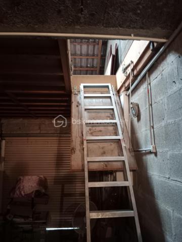 Dans un quartier des plus recherchés de Crosne .
Venez découvrir cette maison de 88 m² sur un terrain de 487 m² avec une belle pièce de vie de 40 m² avec accès direct à la terrasse , une cheminée, une cuisine indépendante, accès jardin et garage , une buanderie, un WC.
À l'étage, deux chambres, un WC , une douche , 
Possibilité de créer une pièce dans les combles. (chambre3)
À remettre au goût du jour suivant vos envies( Photos avant aprés).
Terrain piscinable
Pour vos questions ou vos visites, je suis disponible 7 jours sur 7 au 06 12 78 84 47.