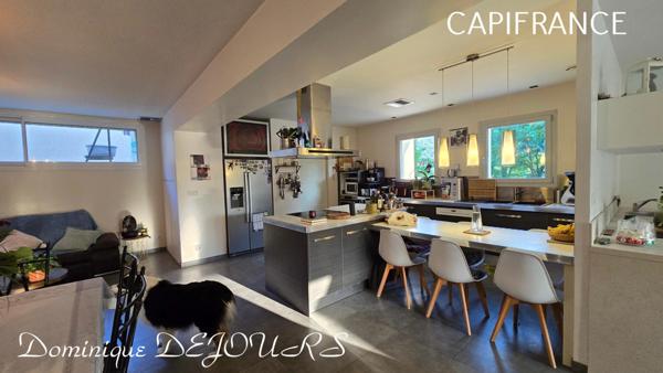 En Ardèche, dans la magnifique Vallée de l'Eyrieux et à 25 minutes de Valence et de l'autoroute A7, grande maison de 248 m² - belles prestations - Terrains plat - Bois - Source - Arrêt bus pr Valence