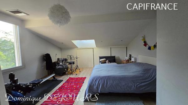 En Ardèche, dans la magnifique Vallée de l'Eyrieux et à 25 minutes de Valence et de l'autoroute A7, grande maison de 248 m² - belles prestations - Terrains plat - Bois - Source - Arrêt bus pr Valence