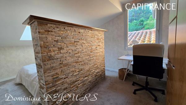 En Ardèche, dans la magnifique Vallée de l'Eyrieux et à 25 minutes de Valence et de l'autoroute A7, grande maison de 248 m² - belles prestations - Terrains plat - Bois - Source - Arrêt bus pr Valence