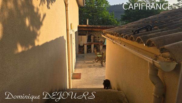 En Ardèche, dans la magnifique Vallée de l'Eyrieux et à 25 minutes de Valence et de l'autoroute A7, grande maison de 248 m² - belles prestations - Terrains plat - Bois - Source - Arrêt bus pr Valence