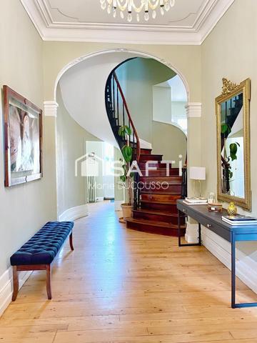 Demeure bourgeoise avec maison d’amis et piscine