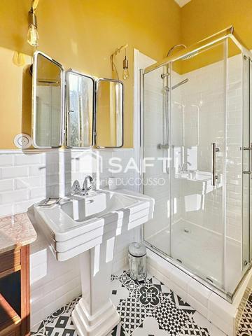 Demeure bourgeoise avec maison d’amis et piscine