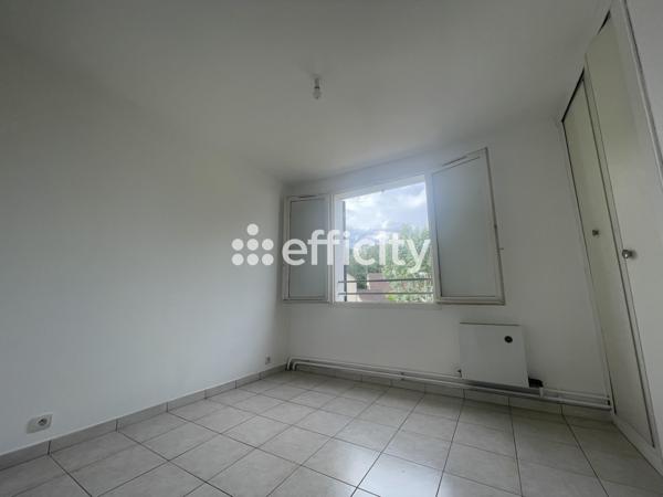 Maison
         7 pièces
        - 168 m² Exclusivité 375 000 € *