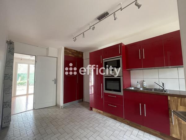 Maison
         7 pièces
        - 168 m² Exclusivité 375 000 € *
