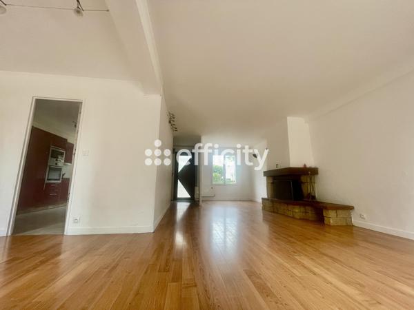 Maison
         7 pièces
        - 168 m² Exclusivité 375 000 € *