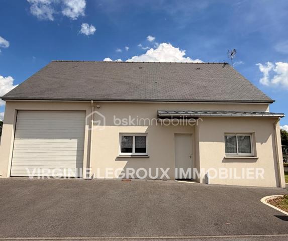 A la recherche d'une maison récente (2014), offrant un beau potentiel à ses futurs propriétaires, une maison avec une chambre et une salle de bain au rez-de-chaussée, située dans un lotissement calme ? J'ai peut-être cela... je vous laisse lire la suite...
Nous commencerons la visite de cette maison en brique par une entrée avec un grand placard, idéal pour y ranger, manteaux et chaussures et ouverte sur le salon-séjour lumineux de 40m2. Sur la gauche du séjour, la cuisine de 8m2 qui vous restera à aménager selon vos envies. 
Pratique, de la cuisine nous accédons à la buanderie de 5m2 qui elle donne accès au garage. 
Nous poursuivrons la visite du rez-de-chaussée avec un wc séparé, une salle d'eau de 4m2 environ et une chambre de 10m2. 
Nous continuerons avec l'étage, un couloir distribue une chambre de 16m2 (jamais utilisée), une pièce de 6m2 avec emplacement prévue pour une future salle d'eau et wc et une autre pièce de 40m2 au sol,  un grenier aujourd'hui déja équipée d'une fenêtre avec volet roulant électrique, prévue pour la création d'une ou deux chambres supplémentaires. Vous avez l'espace, à vous d'en créer le contenu souhaité selon vos besoins. 
L'unique mode de chauffage de cette maison est une pompe à chaleur (chauffage au sol) avec une faible consommation de 85€ par mois. 
Toutes les menuiseries sont en pvc double vitrage avec volets roulants électriques. La taxe est foncière est de 800€. 
Coté stockage, direction le garage et quel garage ! Rare, il fait 50m2 avec une hauteur permettant d'y stationner un camping car, van ou camion aménagée, la porte est motorisée et un grenier a été aménagé au-dessus. Coté jardin, vous pourrez profiter de la parcelle de 540m2 entièrement aménagée. Les clôtures sont faites, la terrasse avec store banne, les enrobés...., il faut restera à fermer par un grillage le coté de la maison si vous le souhaitez. 
 Alors cette maison coche plusieurs de vos critères ? Ne tardez pas, appelez-moi !
Et n'oubliez pas, Saint-Pierre-La-Cour est une commune dynamique de 2300 habitants avec une école privée, une école publique, un collège privé, un pôle enfance jeunesse, mais aussi, médecins, dentiste, kiné, centre de soins infirmiers, ostéopathes, orthophoniste, psychologue, sage-femme,  pharmacie, infirmières libérales ainsi que de nombreuses infrastructures sportives, des commerces (supérette, boulangerie, boucherie, coiffeurs, bar, etc), avec son accès rapide à l'axe Rennes-Laval et à l'autoroute ainsi que sa gare ferroviaire avec ses arrêts quotidiens.