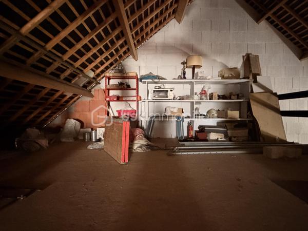 A la recherche d'une maison récente (2014), offrant un beau potentiel à ses futurs propriétaires, une maison avec une chambre et une salle de bain au rez-de-chaussée, située dans un lotissement calme ? J'ai peut-être cela... je vous laisse lire la suite...
Nous commencerons la visite de cette maison en brique par une entrée avec un grand placard, idéal pour y ranger, manteaux et chaussures et ouverte sur le salon-séjour lumineux de 40m2. Sur la gauche du séjour, la cuisine de 8m2 qui vous restera à aménager selon vos envies. 
Pratique, de la cuisine nous accédons à la buanderie de 5m2 qui elle donne accès au garage. 
Nous poursuivrons la visite du rez-de-chaussée avec un wc séparé, une salle d'eau de 4m2 environ et une chambre de 10m2. 
Nous continuerons avec l'étage, un couloir distribue une chambre de 16m2 (jamais utilisée), une pièce de 6m2 avec emplacement prévue pour une future salle d'eau et wc et une autre pièce de 40m2 au sol,  un grenier aujourd'hui déja équipée d'une fenêtre avec volet roulant électrique, prévue pour la création d'une ou deux chambres supplémentaires. Vous avez l'espace, à vous d'en créer le contenu souhaité selon vos besoins. 
L'unique mode de chauffage de cette maison est une pompe à chaleur (chauffage au sol) avec une faible consommation de 85€ par mois. 
Toutes les menuiseries sont en pvc double vitrage avec volets roulants électriques. La taxe est foncière est de 800€. 
Coté stockage, direction le garage et quel garage ! Rare, il fait 50m2 avec une hauteur permettant d'y stationner un camping car, van ou camion aménagée, la porte est motorisée et un grenier a été aménagé au-dessus. Coté jardin, vous pourrez profiter de la parcelle de 540m2 entièrement aménagée. Les clôtures sont faites, la terrasse avec store banne, les enrobés...., il faut restera à fermer par un grillage le coté de la maison si vous le souhaitez. 
 Alors cette maison coche plusieurs de vos critères ? Ne tardez pas, appelez-moi !
Et n'oubliez pas, Saint-Pierre-La-Cour est une commune dynamique de 2300 habitants avec une école privée, une école publique, un collège privé, un pôle enfance jeunesse, mais aussi, médecins, dentiste, kiné, centre de soins infirmiers, ostéopathes, orthophoniste, psychologue, sage-femme,  pharmacie, infirmières libérales ainsi que de nombreuses infrastructures sportives, des commerces (supérette, boulangerie, boucherie, coiffeurs, bar, etc), avec son accès rapide à l'axe Rennes-Laval et à l'autoroute ainsi que sa gare ferroviaire avec ses arrêts quotidiens.