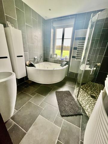 Maison
         9 pièces
        - 300 m² Exclusivité 387 000 € *