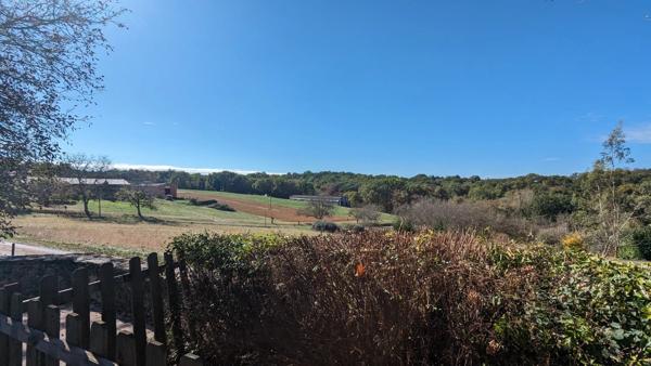 Parfaitement situé à proximité de Sarlat et Montignac - Ensemble de bâtiments avec piscine