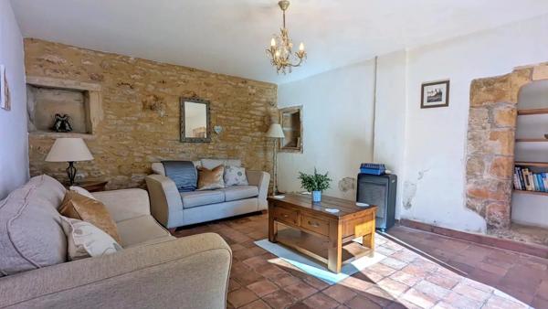 Parfaitement situé à proximité de Sarlat et Montignac - Ensemble de bâtiments avec piscine
