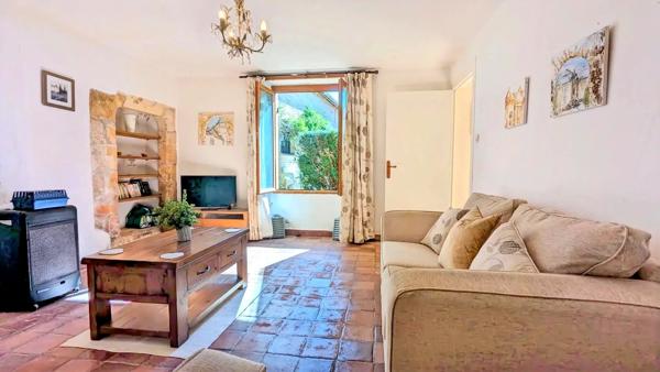 Parfaitement situé à proximité de Sarlat et Montignac - Ensemble de bâtiments avec piscine