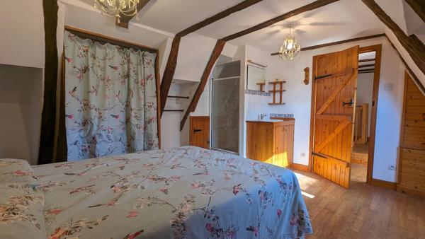 Parfaitement situé à proximité de Sarlat et Montignac - Ensemble de bâtiments avec piscine