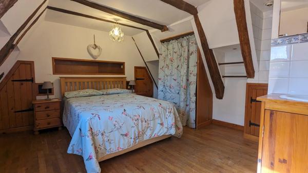 Parfaitement situé à proximité de Sarlat et Montignac - Ensemble de bâtiments avec piscine