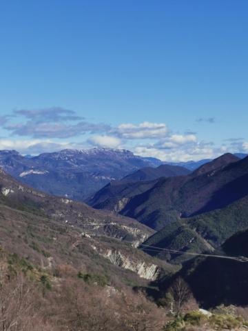 Maison de Hameau  sitiée sur la commune Le  Mas  avec  une terrasse