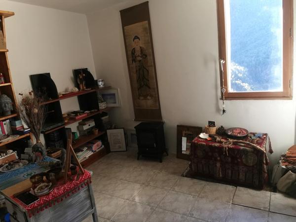 Maison de Hameau  sitiée sur la commune Le  Mas  avec  une terrasse