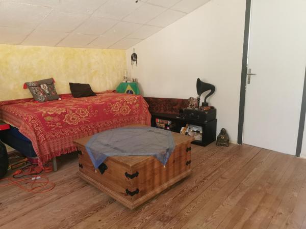 Maison de Hameau  sitiée sur la commune Le  Mas  avec  une terrasse