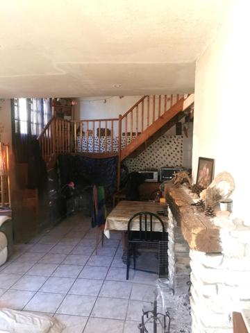 Maison de Hameau  sitiée sur la commune Le  Mas  avec  une terrasse