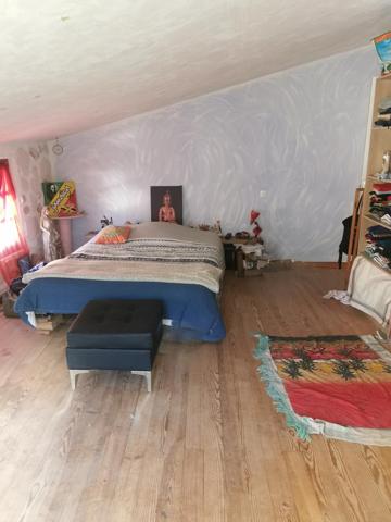 Maison de Hameau  sitiée sur la commune Le  Mas  avec  une terrasse