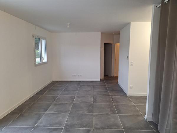 MAISON DE PLAIN PIED 2 CHAMBRES A JONZAC - LIBRE AU 1ER AOUT