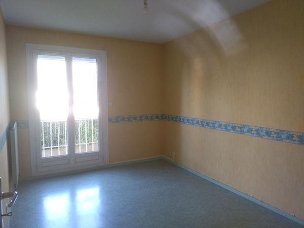 APPARTEMENT T3 - REZ-DE-CHAUSSEE - RESIDENCE CALME ET SECURISEE - BLOIS