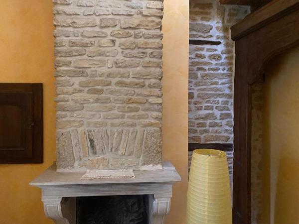 tres grande maison, en centre village ,proche les services de santé pouvant faire famille d'accueil