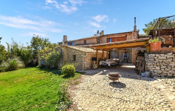 Villes-sur-Auzon (84570) Maison avec gîte attenant et piscine