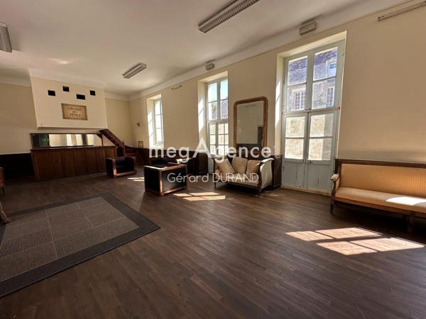 Loft/atelier/surface à ANGLES-SUR-L'ANGLIN, 86260 - 1 pièce 130m²