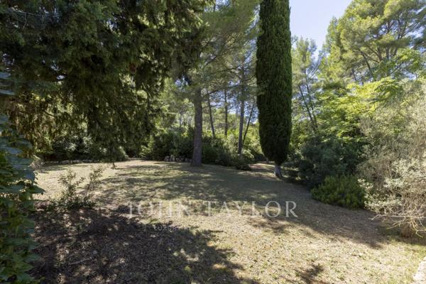 Sanary-sur-Mer – Bastide provençale avec piscine sur 4 099 m² de parc paysager