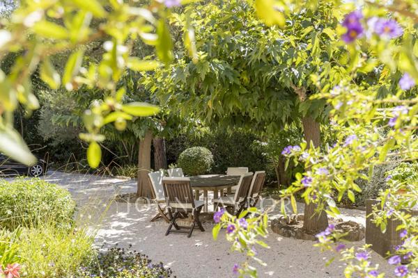 Sanary-sur-Mer – Bastide provençale avec piscine sur 4 099 m² de parc paysager