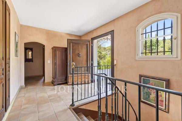 Sanary-sur-Mer – Bastide provençale avec piscine sur 4 099 m² de parc paysager