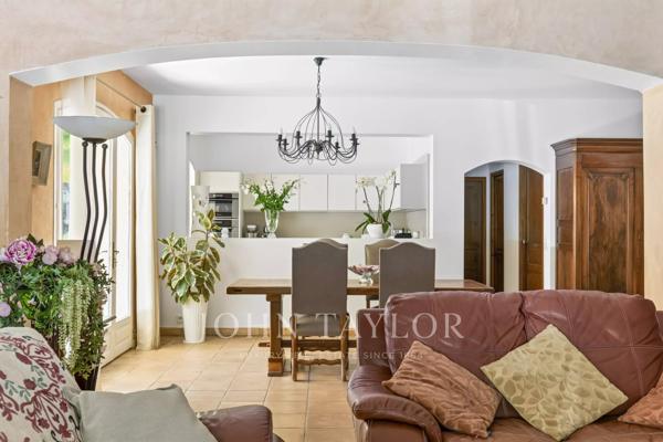 Sanary-sur-Mer – Bastide provençale avec piscine sur 4 099 m² de parc paysager