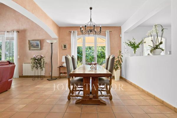 Sanary-sur-Mer – Bastide provençale avec piscine sur 4 099 m² de parc paysager