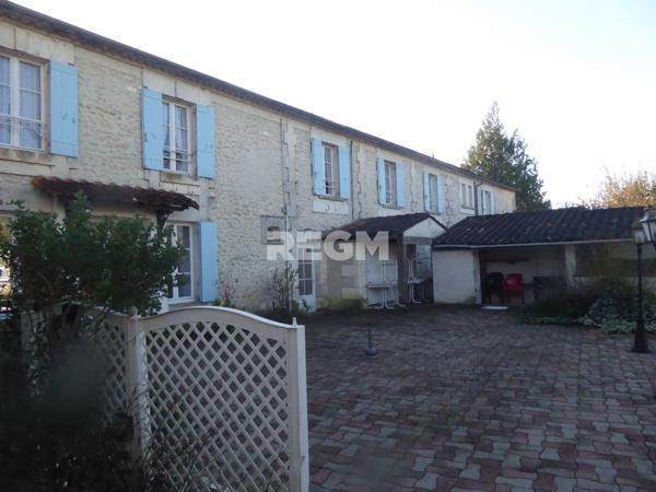 Saint-Séverin (16390) Magnifique ensemble immobilier, comprenant gites, cuisine équipée pour restauration grande salle de restaurant